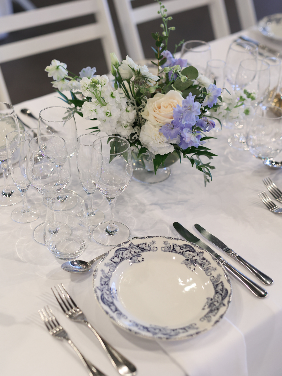 decoration vaisselle vintage mariage bleu