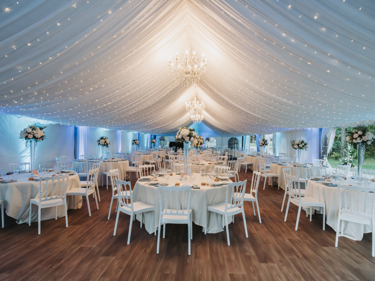 Décoration de mariage par Les Perles de Charlotte au château Belle Epoque à Linxe