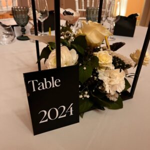 acrylique noir à personnaliser, élégant sur table